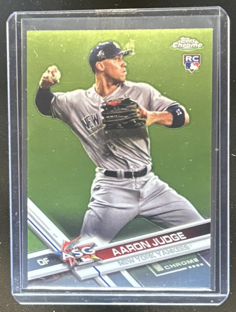Aaron Judge 2017 Topps Chrome Update #HMT40 rookie. Photo: eBay listing.